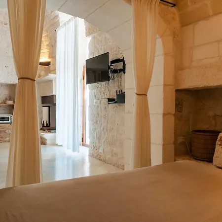 Lamia Cervone Villa *