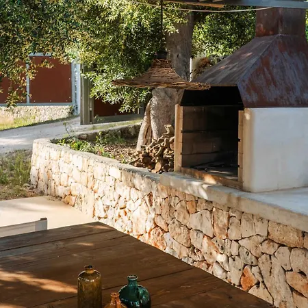 Lamia Cervone Villa *